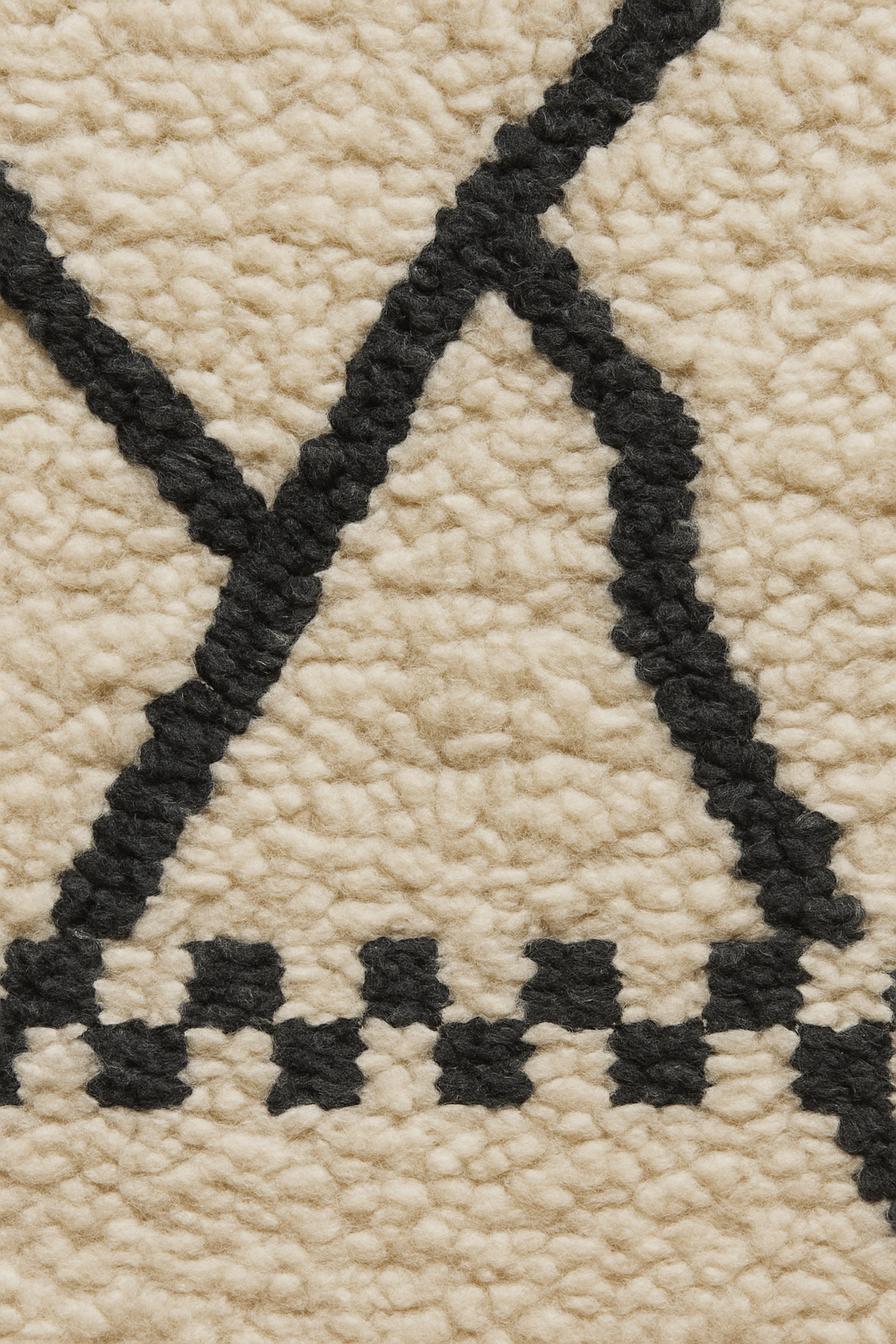 Atlas Noir & Blanc Rug. Geometric Elegance